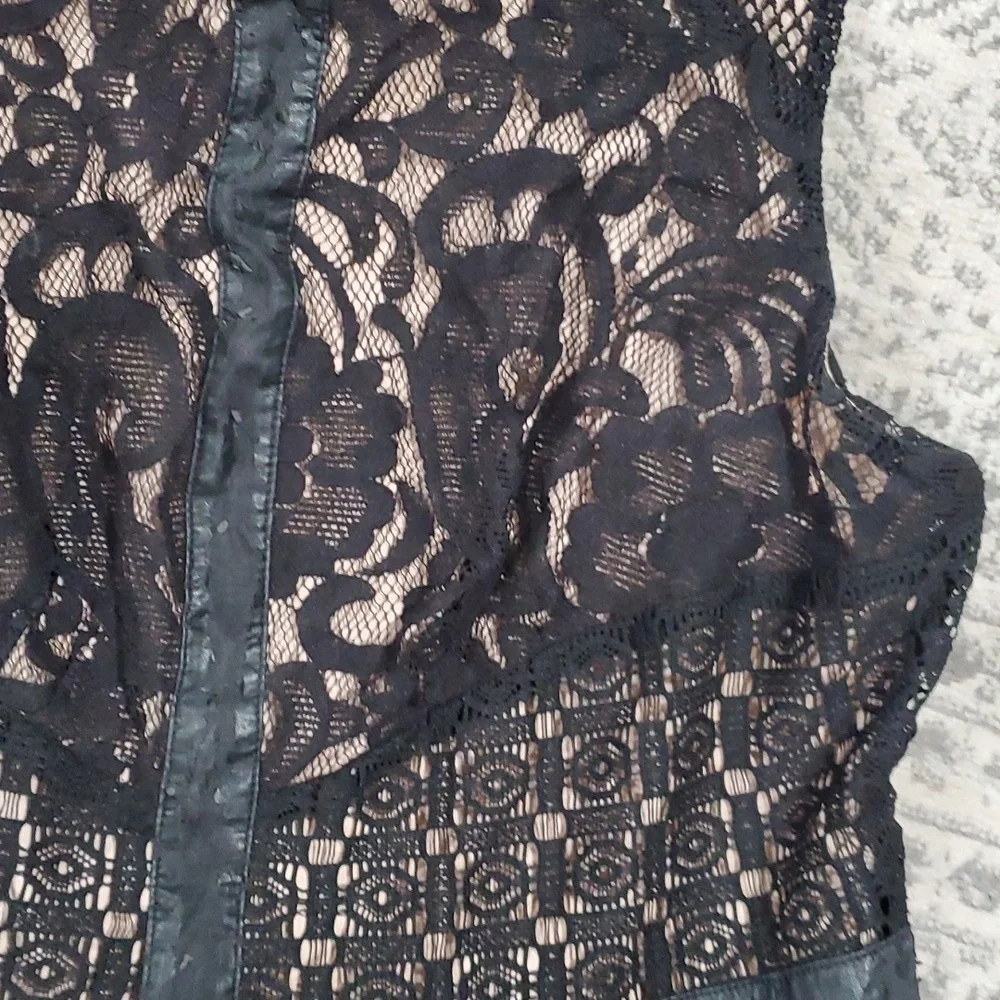 Black and nude overlay lace mini dress L / LG - Picture 7 of 10